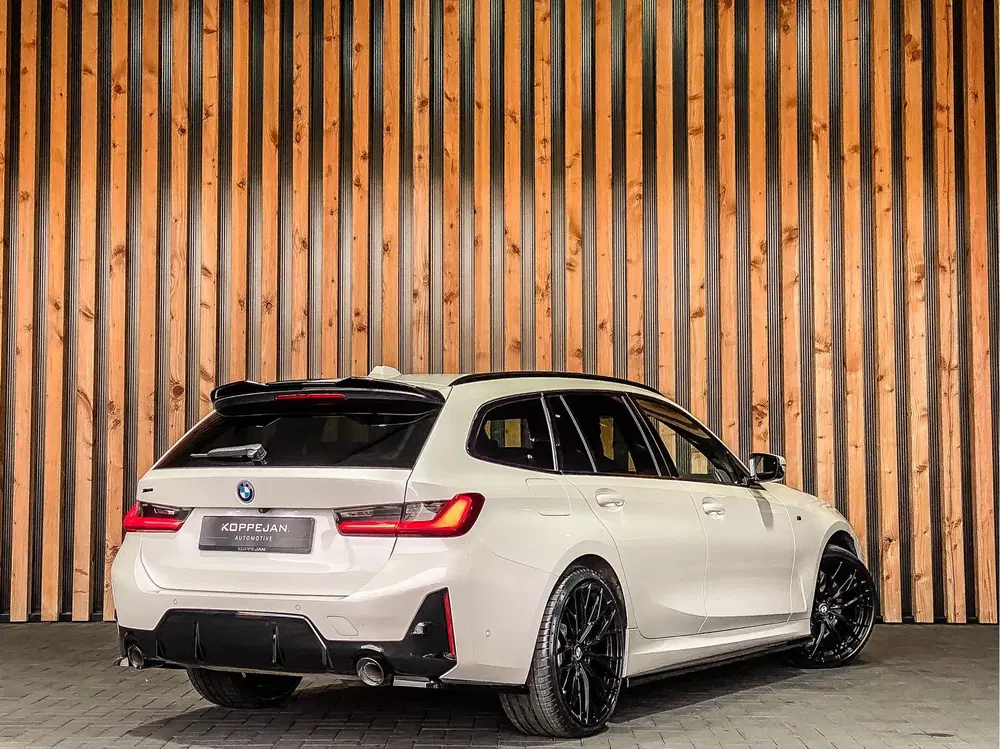 BMW 3-serie 3 Serie Touring 330e 292PK xDrive High Exe uit 2023, foto 3