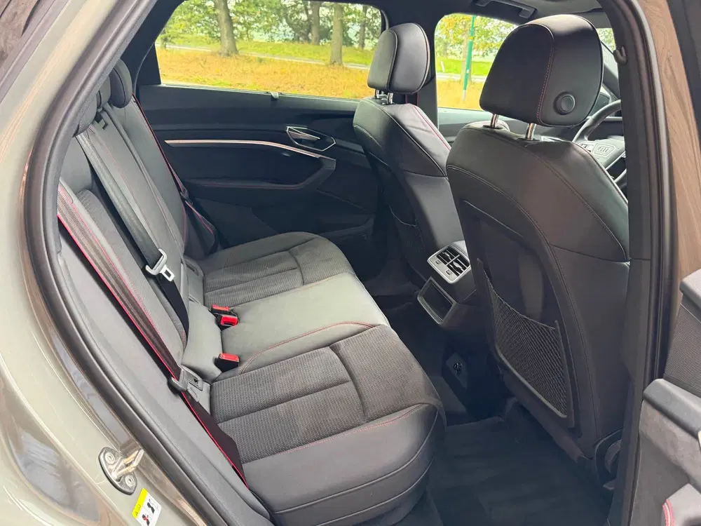 Audi Q8 e-tron 55 quattro S Edition Competition 115 kWh uit 2023, foto 14