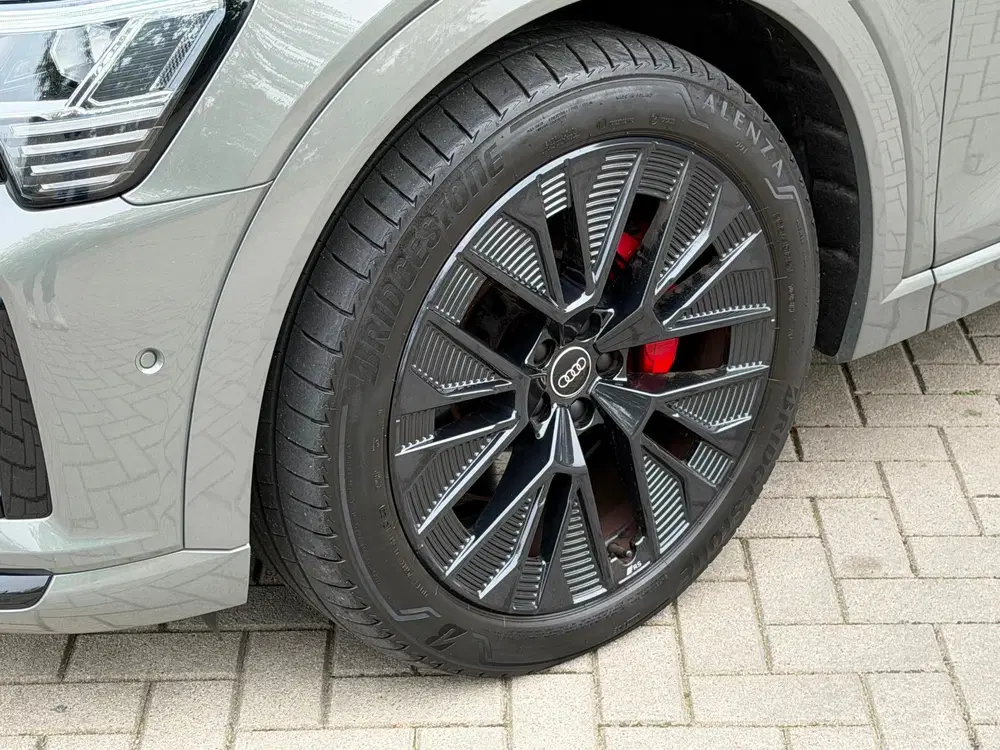 Audi Q8 e-tron 55 quattro S Edition Competition 115 kWh uit 2023, foto 7