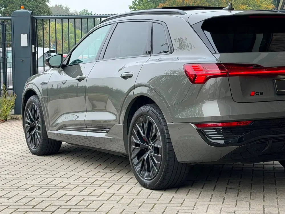Audi Q8 e-tron 55 quattro S Edition Competition 115 kWh uit 2023, foto 8