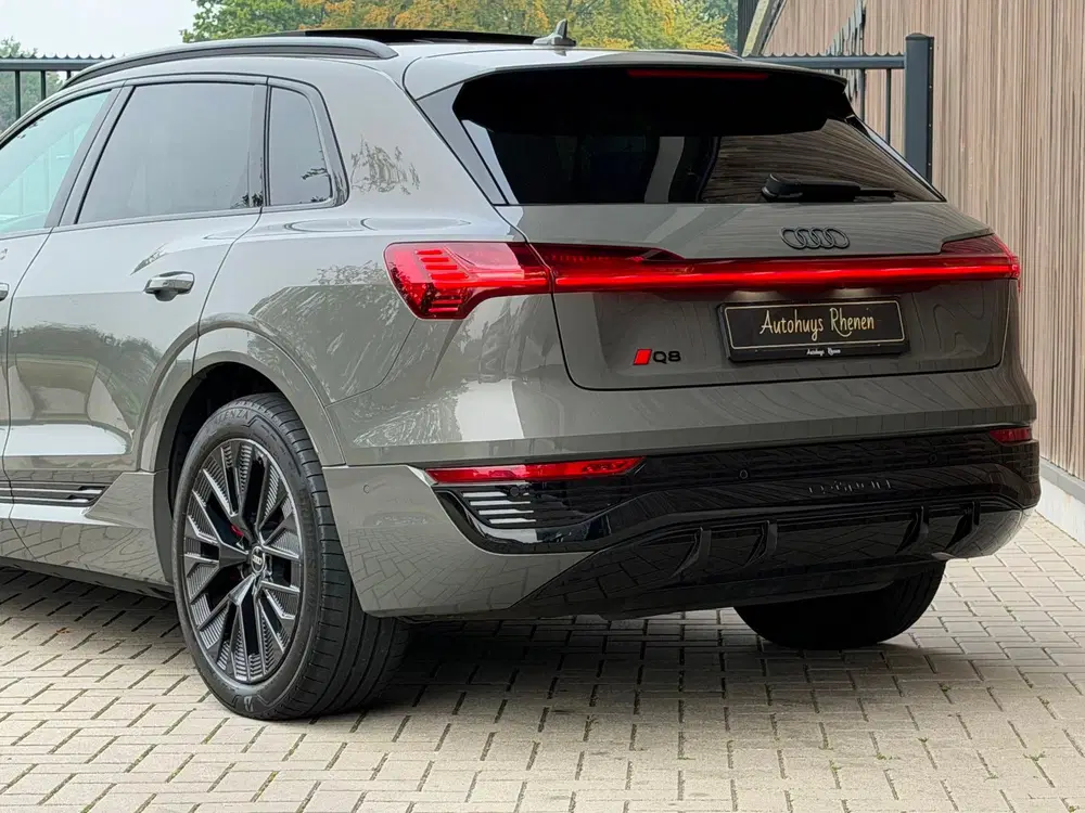 Audi Q8 e-tron 55 quattro S Edition Competition 115 kWh uit 2023, foto 9