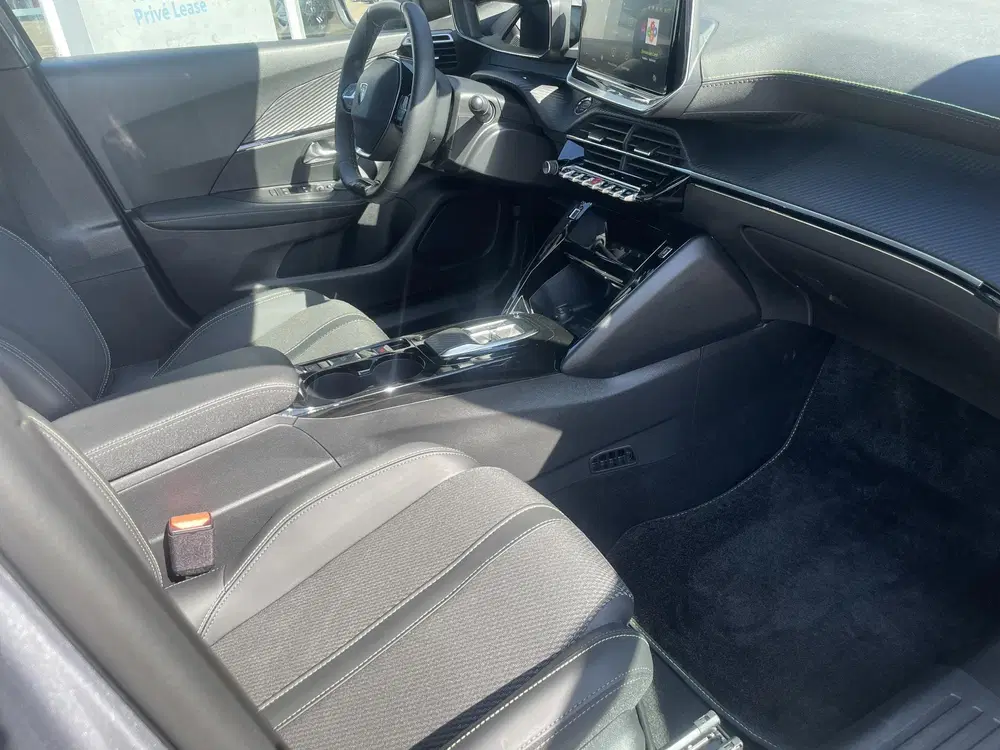 Peugeot 2008 1.2 Hybrid 145 GT uit 2025, foto 15