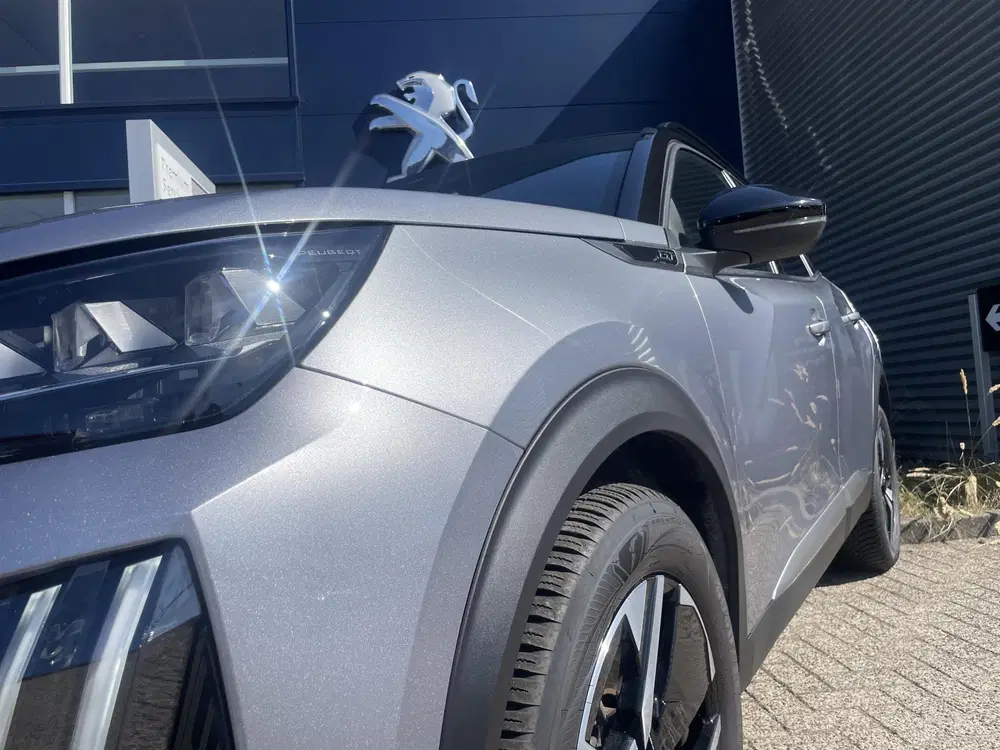 Peugeot 2008 1.2 Hybrid 145 GT uit 2025, foto 2