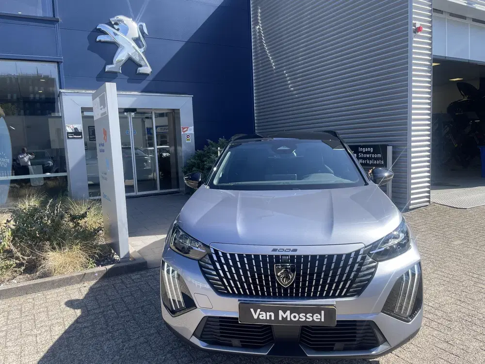 Peugeot 2008 1.2 Hybrid 145 GT uit 2025, foto 4
