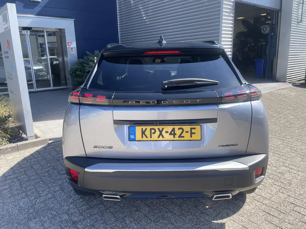 Peugeot 2008 1.2 Hybrid 145 GT uit 2025, foto 5