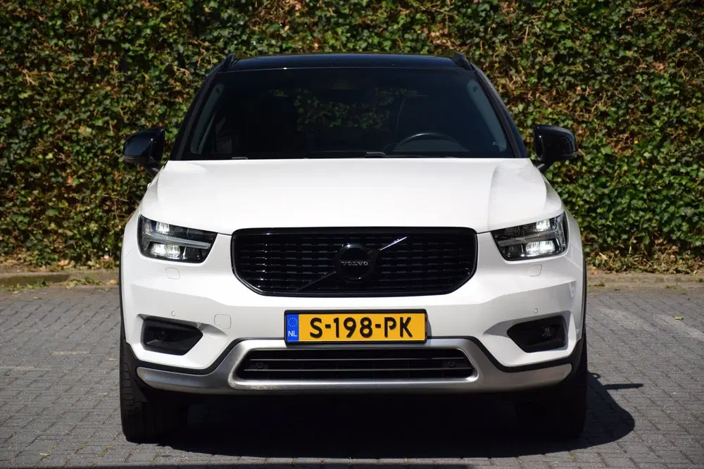 Volvo XC40 T5 AWD R-Design uit 2019, foto 2