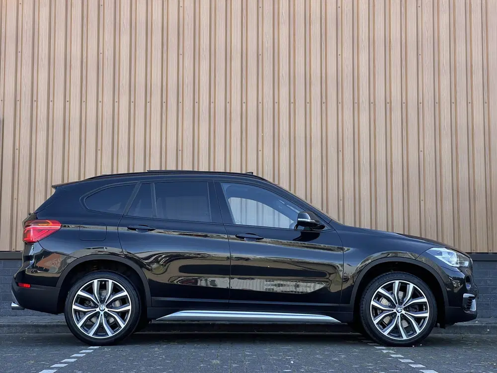 BMW X1 sDrive20i Orange Edition III uit 2019, foto 4
