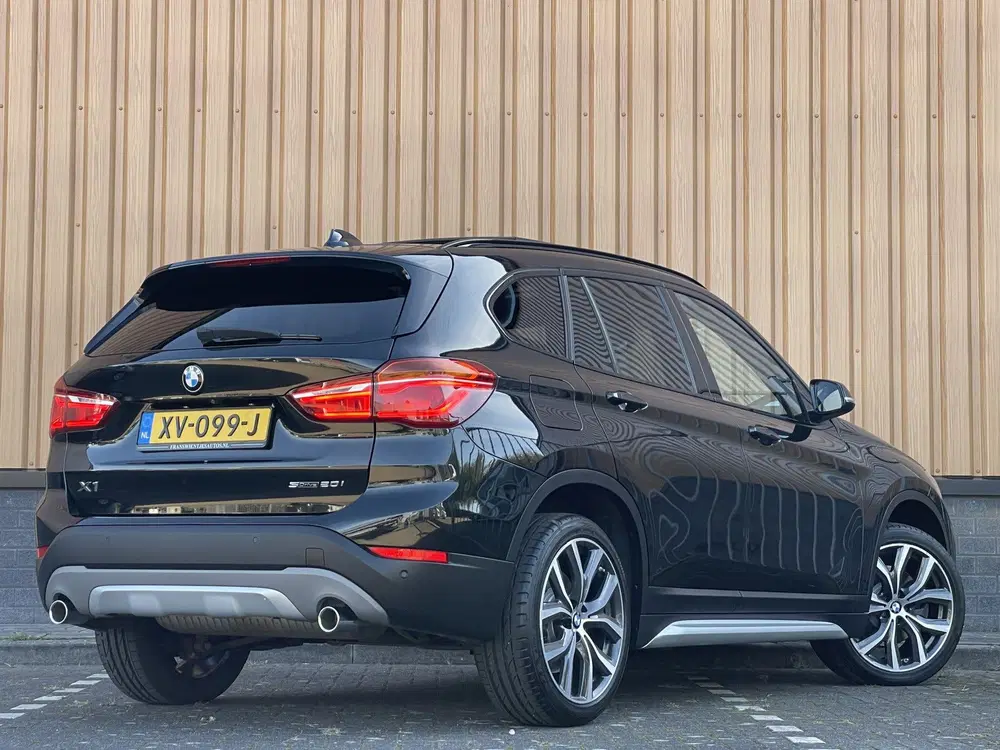 BMW X1 sDrive20i Orange Edition III uit 2019, foto 5