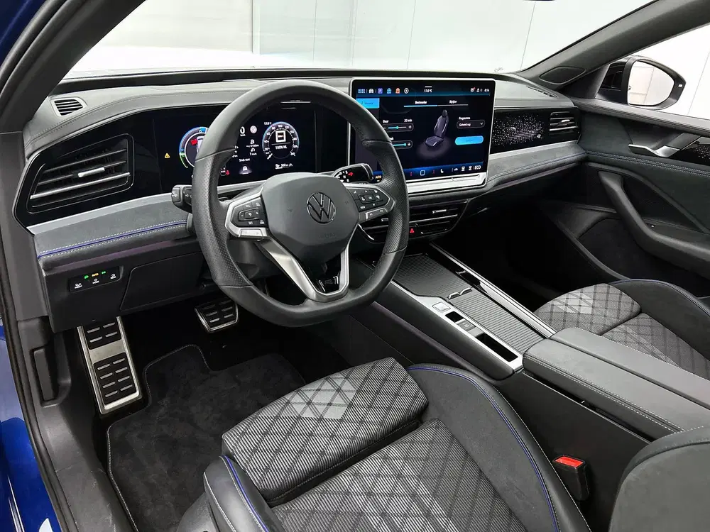 Volkswagen Passat 1.5 eHybrid R-Line Edition uit 2025, foto 13