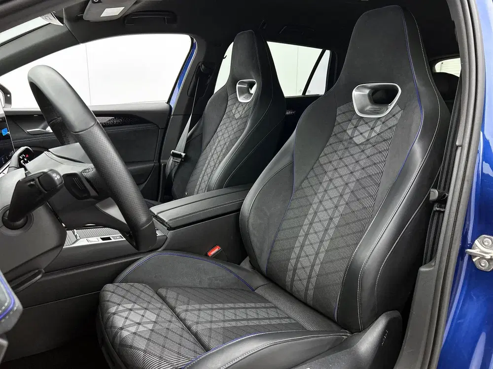 Volkswagen Passat 1.5 eHybrid R-Line Edition uit 2025, foto 14