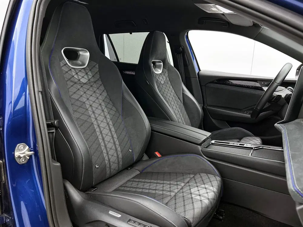Volkswagen Passat 1.5 eHybrid R-Line Edition uit 2025, foto 5