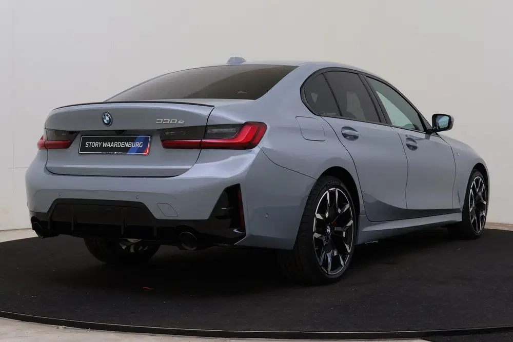 BMW 3-serie 330e M Sport Automaat uit 2026, foto 2