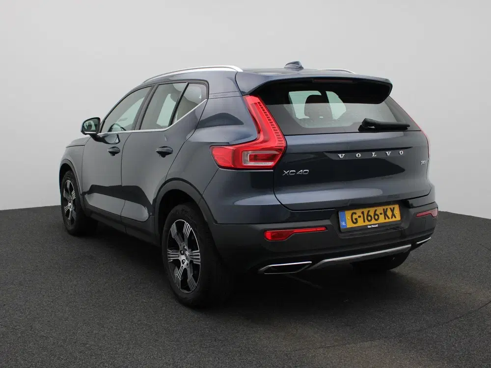 Volvo XC40 2.0 T4 Inscription uit 2019, foto 2