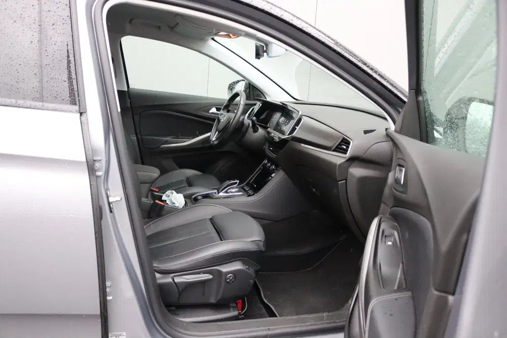 Opel Grandland 1.6T. Plug in Hybrid uit 2022, foto 12