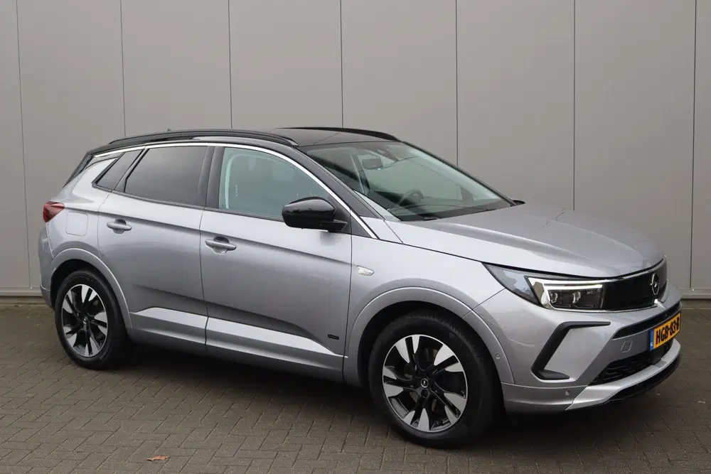 Opel Grandland 1.6T. Plug in Hybrid uit 2022, foto 2