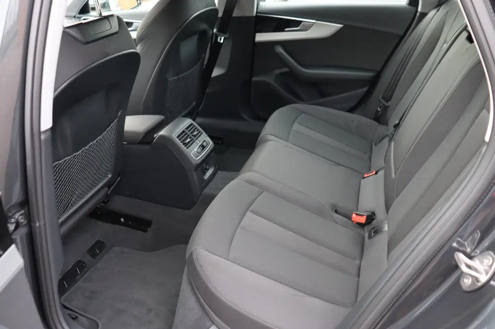 Audi A4 TFSI Advanced Edition Avant orgNL el.trekh uit 2023, foto 11