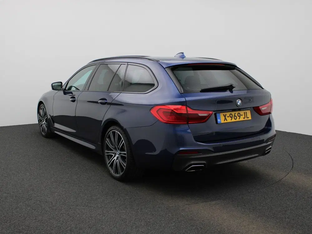 BMW 5-serie 540i xDrive High Executive uit 2019, foto 2