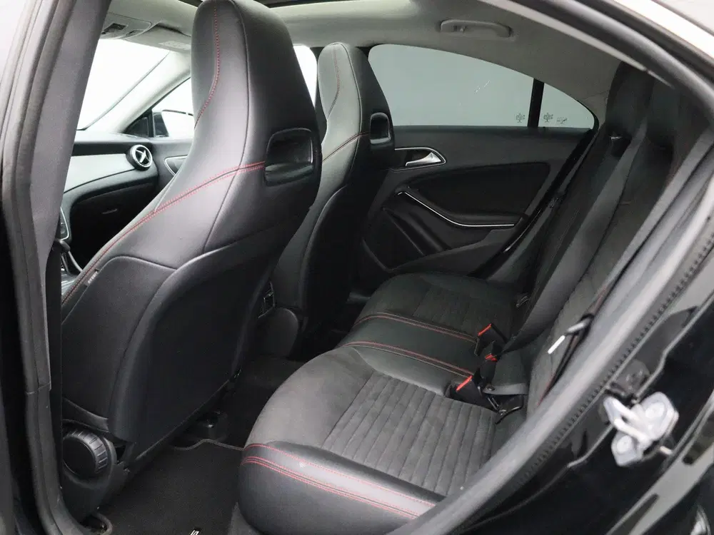 Mercedes-Benz CLA 180 Business Solution AMG uit 2019, foto 10