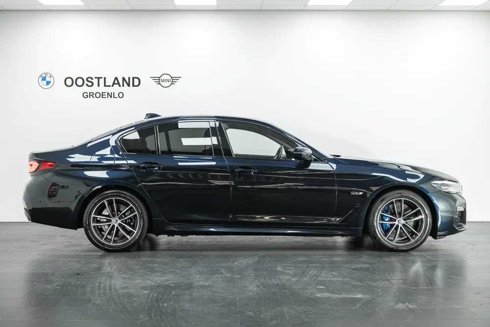 BMW 5-serie 545e xDrive High Executive M Sport Automaa uit 2022, foto 2