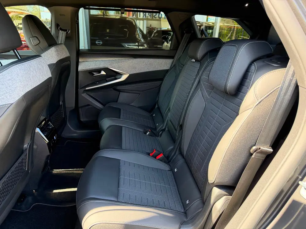 Peugeot 5008 1.2 Hybrid 145 GT 7p. CAMERA uit 2026, foto 9