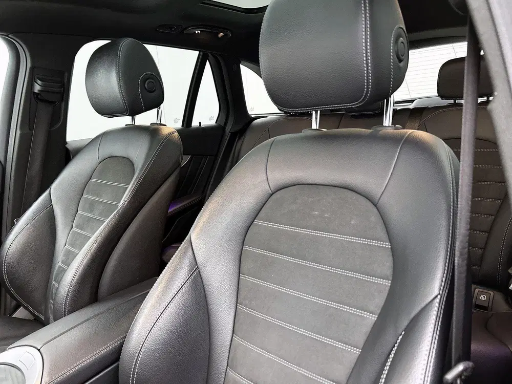 Mercedes-Benz GLC 300e 4MATIC Business Solution AMG uit 2020, foto 10