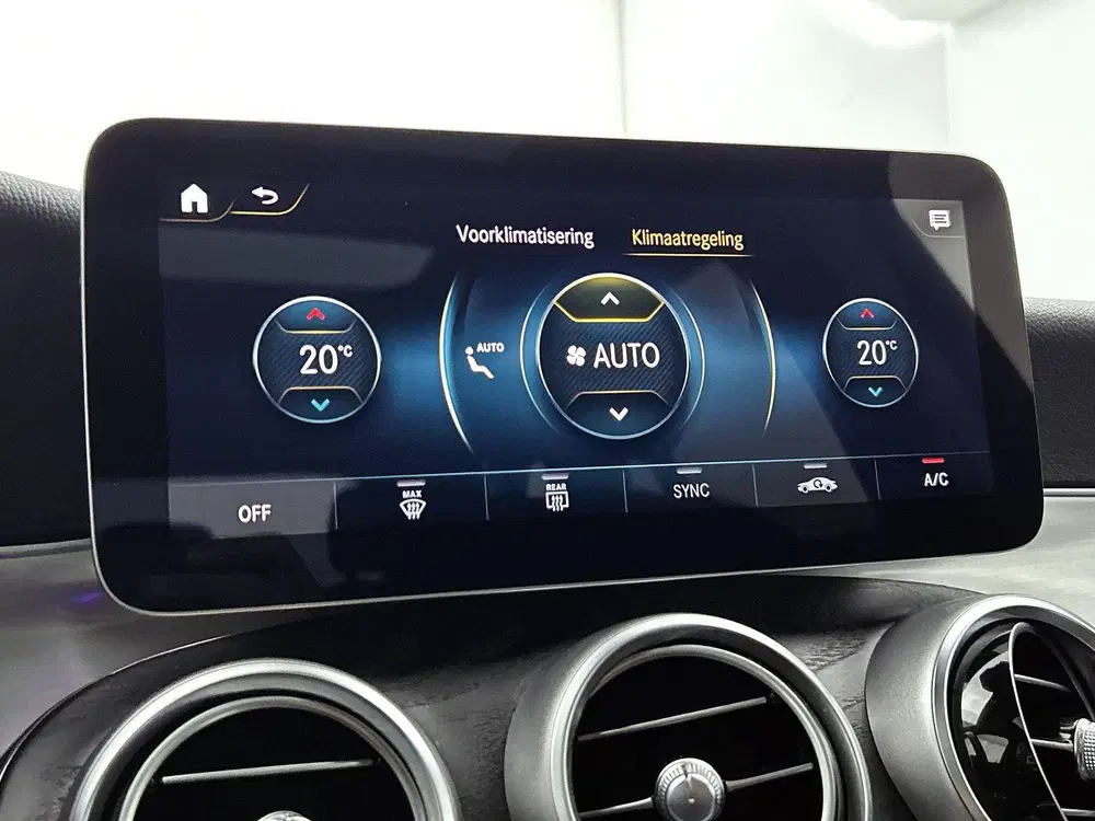 Mercedes-Benz GLC 300e 4MATIC Business Solution AMG uit 2020, foto 15