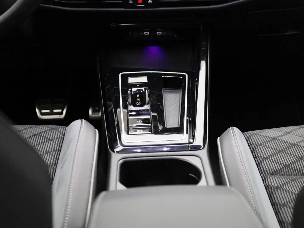 Volkswagen Golf 1.5 eTSI R-Line Business uit 2024, foto 10