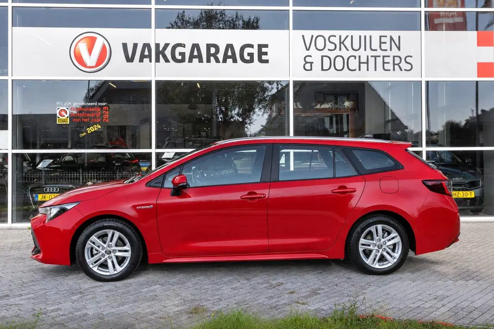 Toyota Corolla 1.8 Hybrid Business Plus Tech uit 2021, foto 2