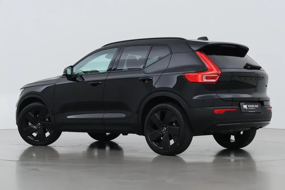 Volvo XC40 2.0 B3 Plus Black Edition uit 2025, foto 2