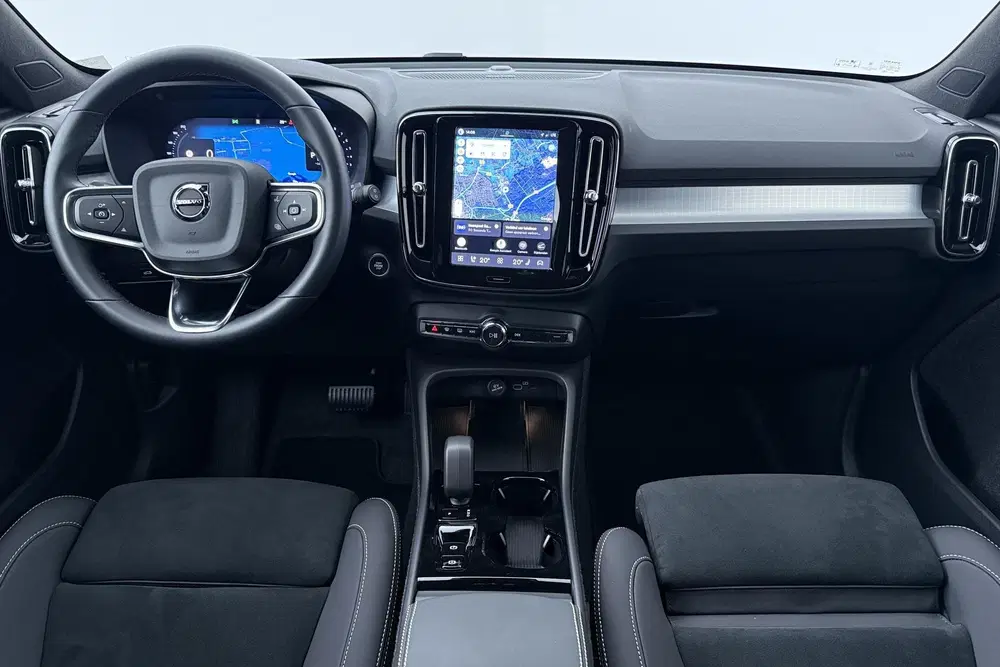 Volvo XC40 2.0 B3 Plus Black Edition uit 2025, foto 4