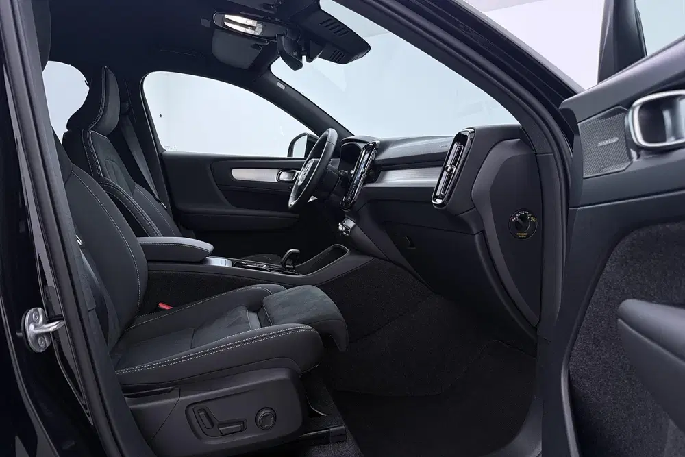 Volvo XC40 2.0 B3 Plus Black Edition uit 2025, foto 5