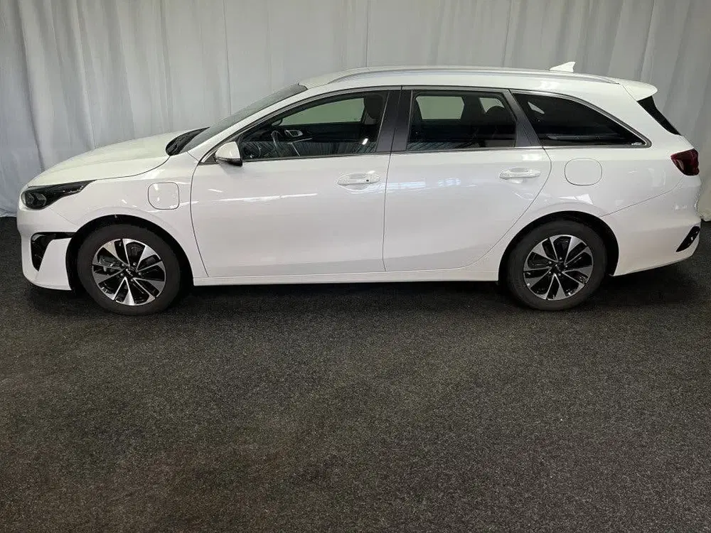 Kia Ceed 1.6 GDI PHEV PLUG-IN DynamicLine 1E EIG uit 2023, foto 2