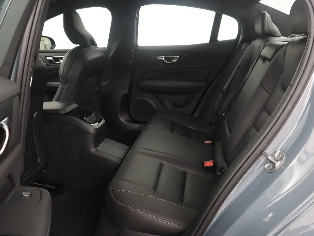 Volvo S60 2.0 Recharge T8 AWD R-Design uit 2023, foto 6