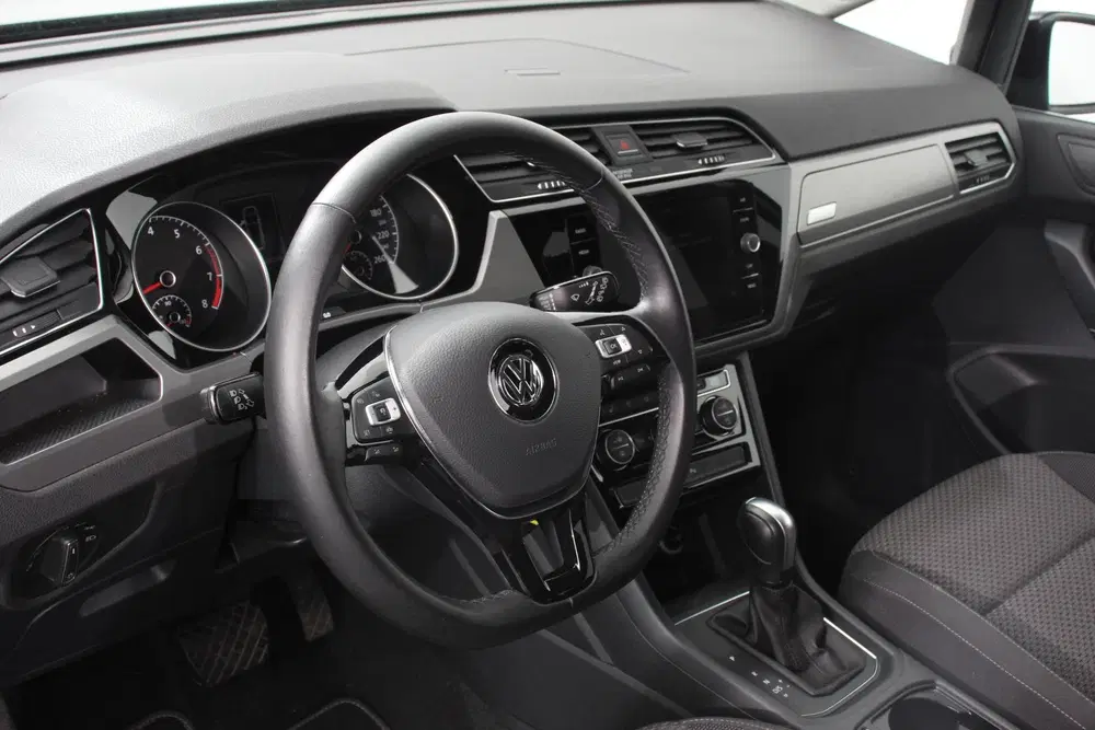 Volkswagen Touran 1.5 TSI 150pk DSG Comfortline 7p Navigatie uit 2020, foto 3