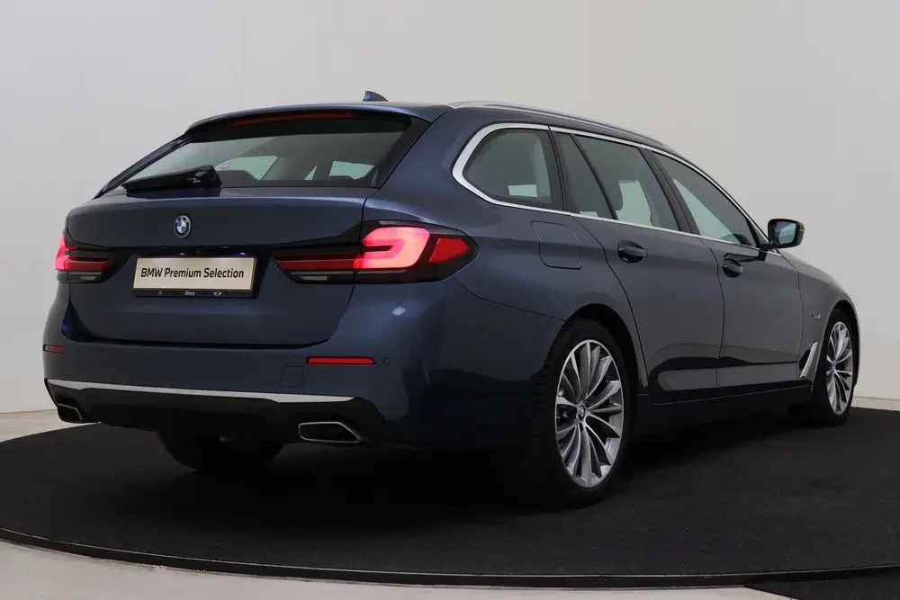 BMW 5-serie 530e High Executive Luxury Line Automaat uit 2023, foto 2