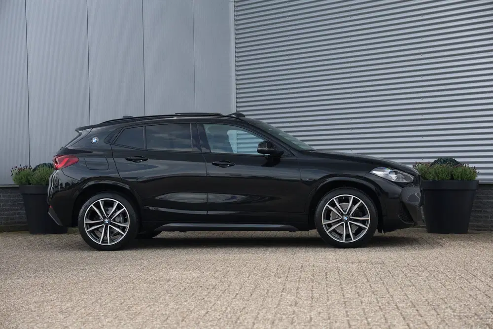 BMW X2 xDrive25e M-Sport Black Edition Pano uit 2021, foto 2