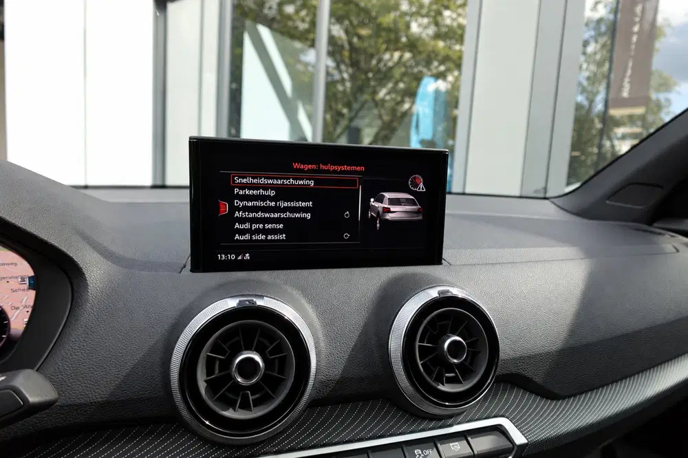 Audi Q2 35 TFSI S 2X S-LINE Edition PANO KEYLESS M uit 2022, foto 14