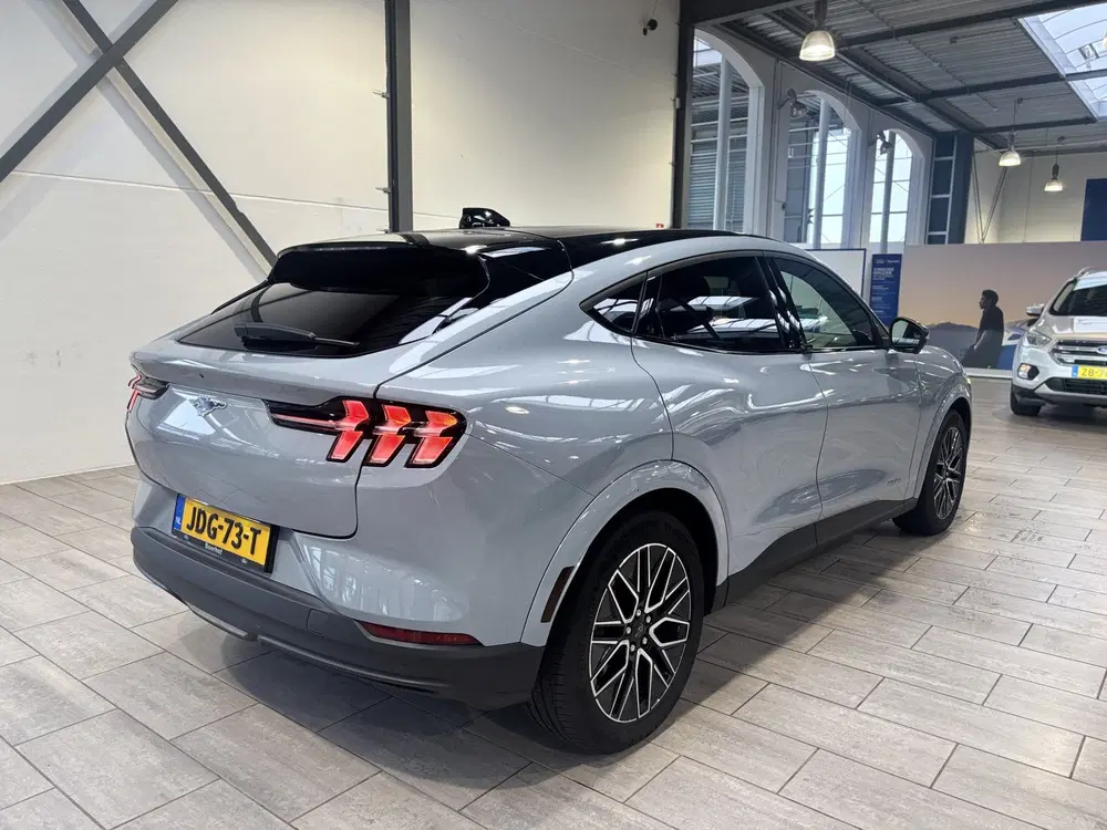 Ford Mustang Mach-E Extended Premium RWD 88 kWh uit 2025, foto 4