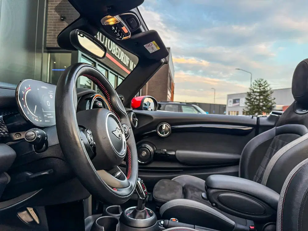 Mini Cabrio 2.0 John Cooper Works F1 aut 231pk Facelif uit 2020, foto 12