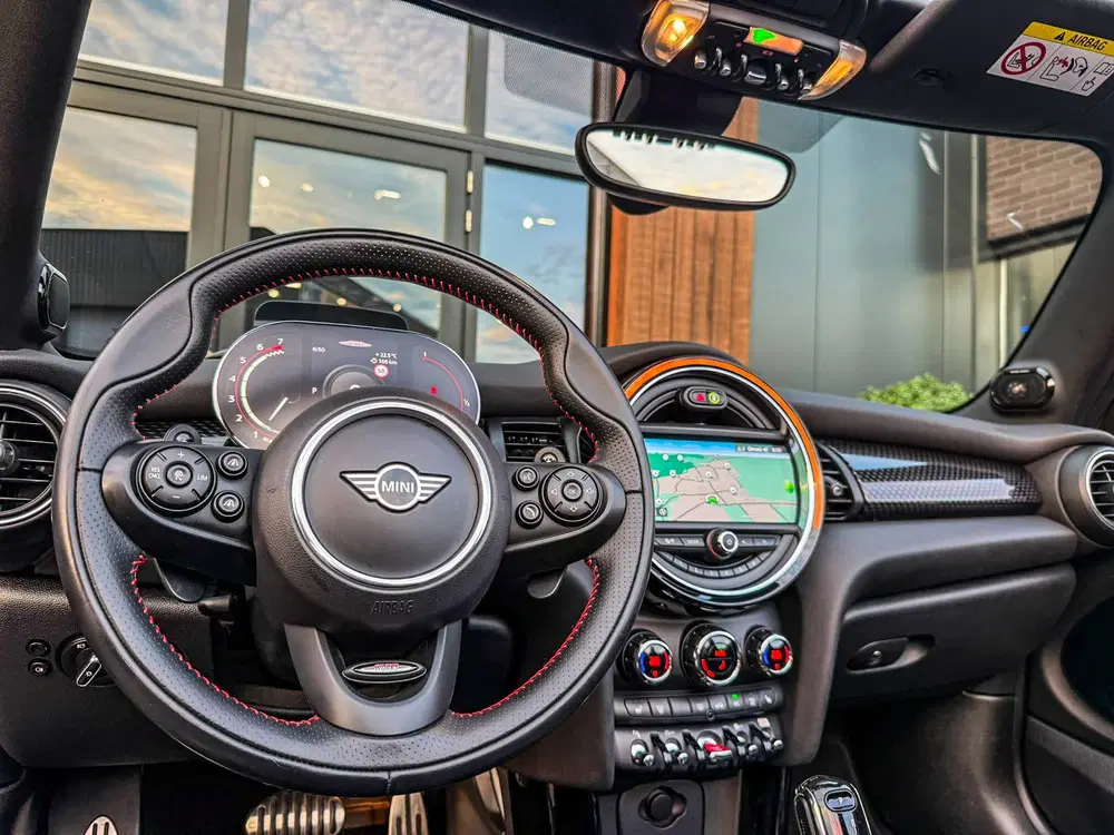 Mini Cabrio 2.0 John Cooper Works F1 aut 231pk Facelif uit 2020, foto 2