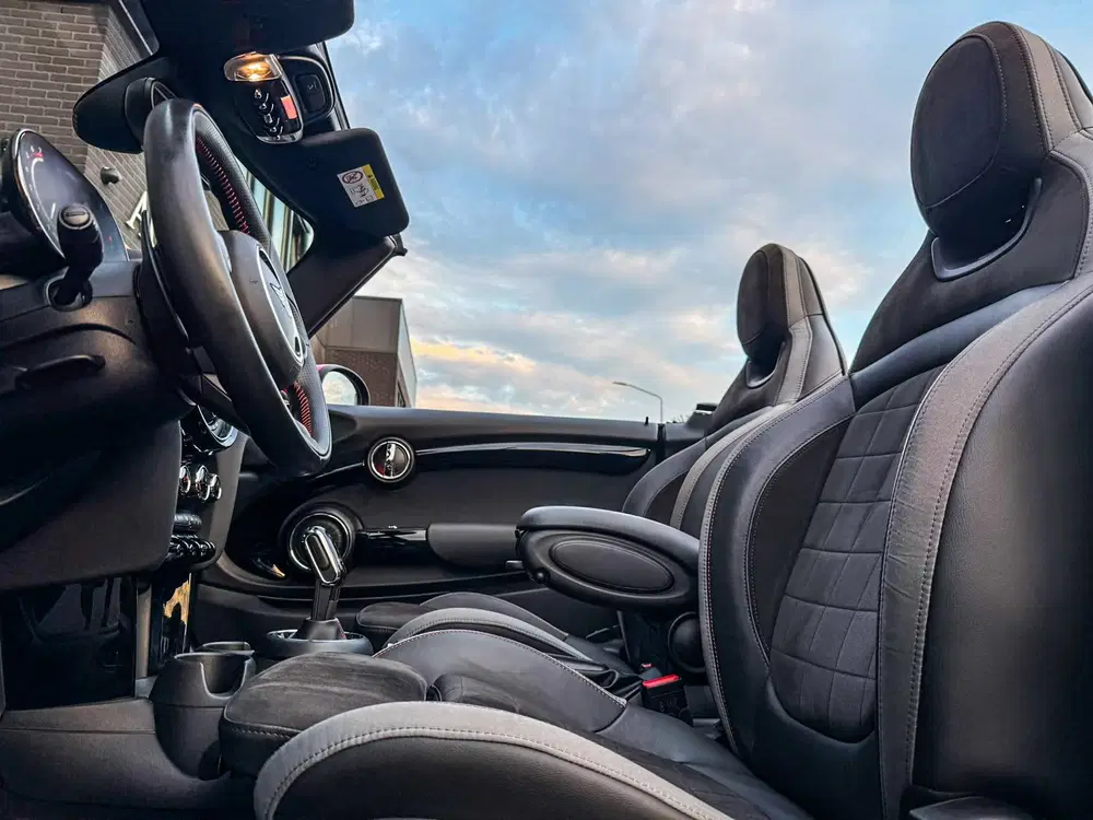 Mini Cabrio 2.0 John Cooper Works F1 aut 231pk Facelif uit 2020, foto 4