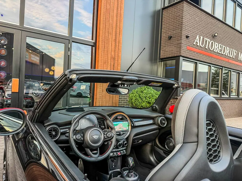 Mini Cabrio 2.0 John Cooper Works F1 aut 231pk Facelif uit 2020, foto 6