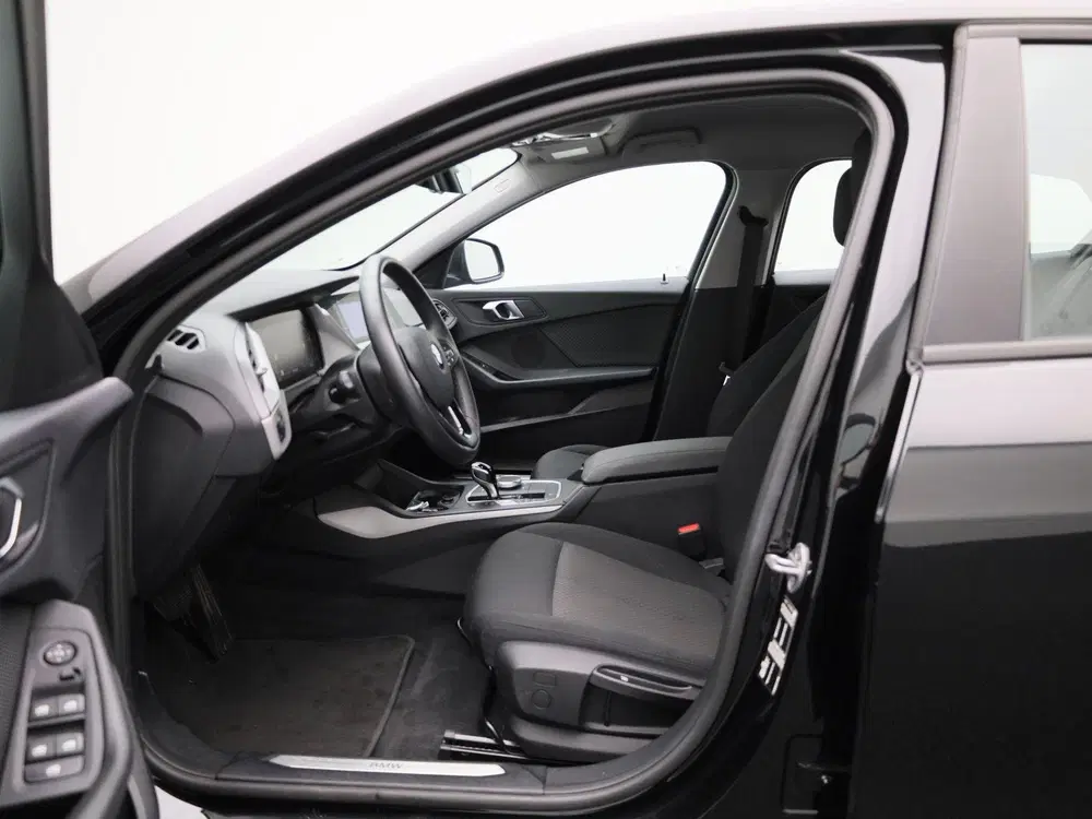 BMW 1-serie 118i Business Edition uit 2022, foto 10