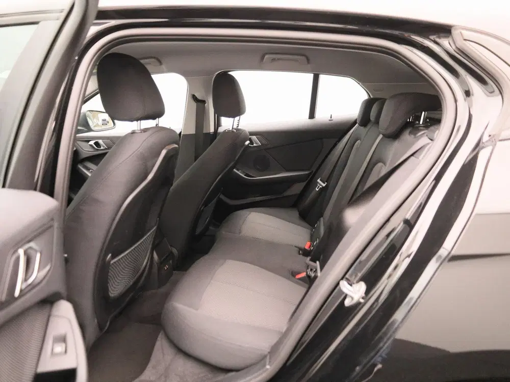 BMW 1-serie 118i Business Edition uit 2022, foto 11