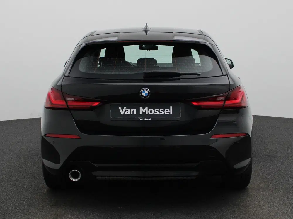 BMW 1-serie 118i Business Edition uit 2022, foto 7
