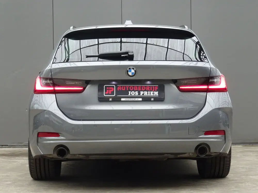 BMW 3-serie 3 Serie Touring * PANORAMADAK * LEER * CAR uit 2023, foto 11
