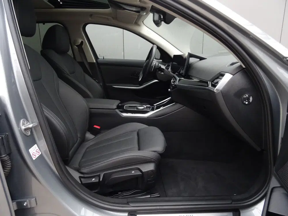BMW 3-serie 3 Serie Touring * PANORAMADAK * LEER * CAR uit 2023, foto 4