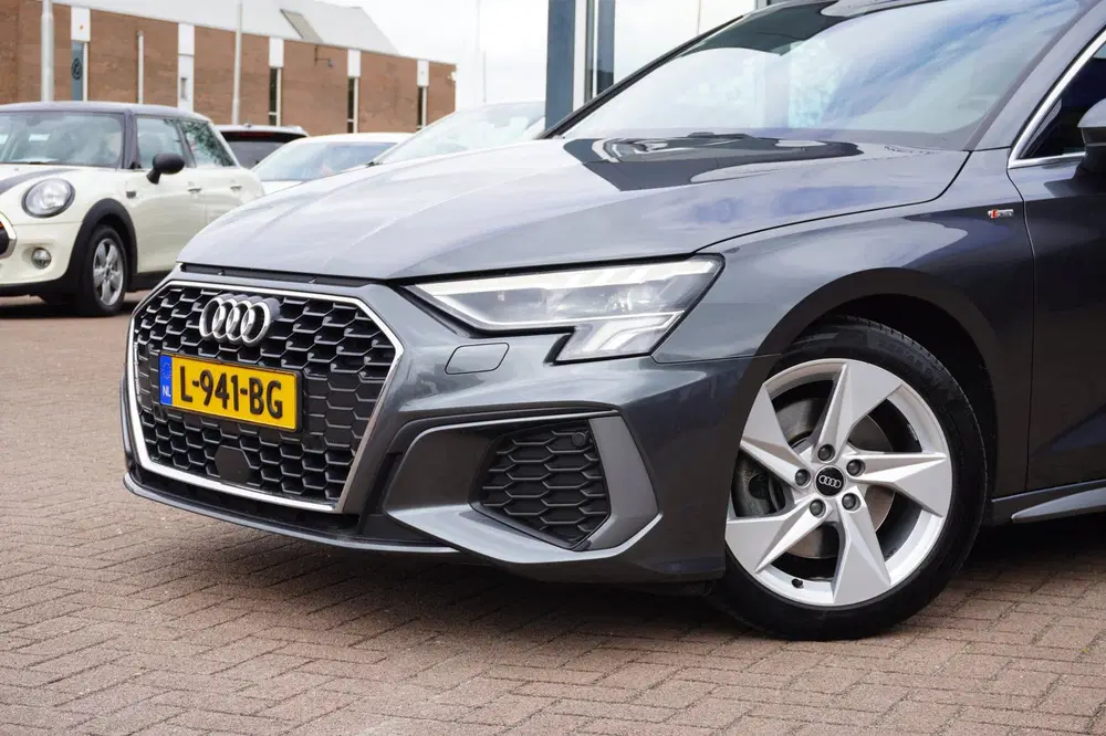 Audi A3 35 TFSI S edition Automaat uit 2021, foto 10