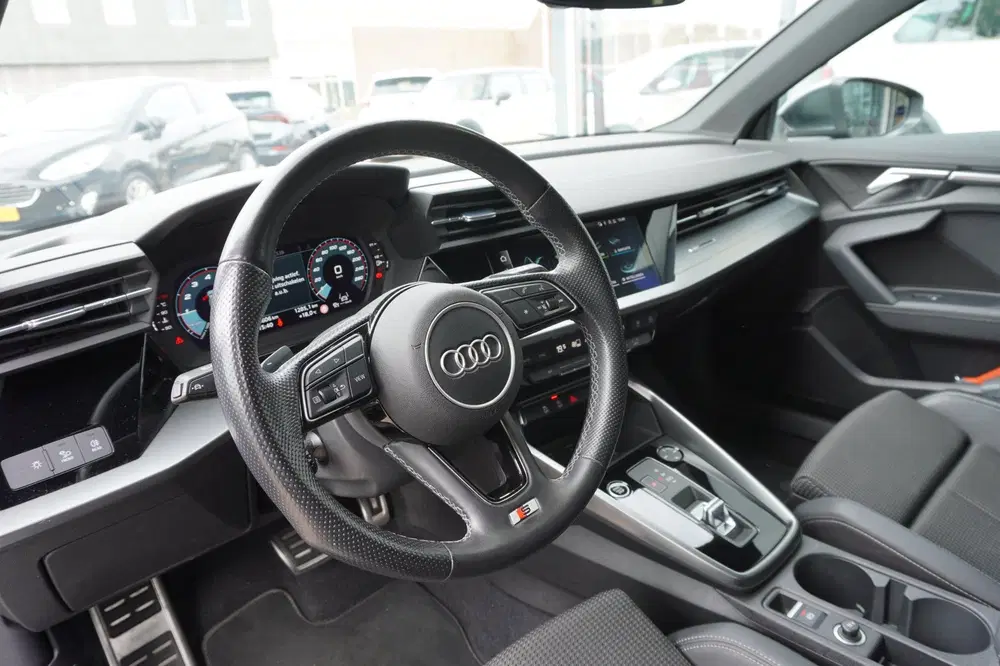 Audi A3 35 TFSI S edition Automaat uit 2021, foto 12