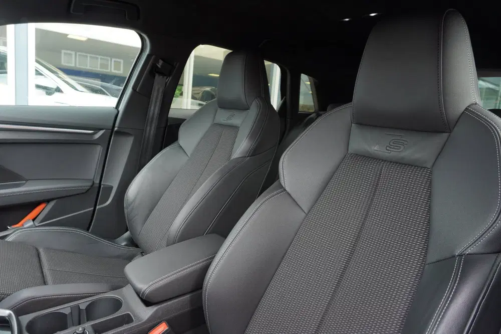 Audi A3 35 TFSI S edition Automaat uit 2021, foto 13